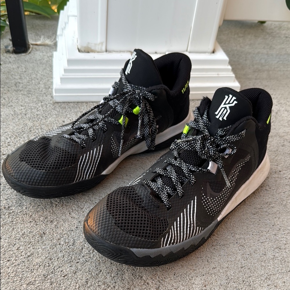 Nike Kyrie Flytrap Basketball Shoes